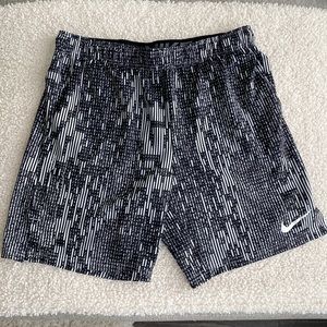 Nike Men’s athletic shorts size L